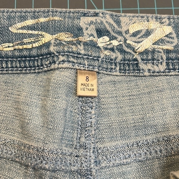SEVEN7 Denim Floral Blue Jean Shorts Women’s (Sz 8) - Picture 3 of 9